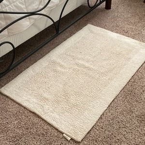 HOME DECOR white carpet